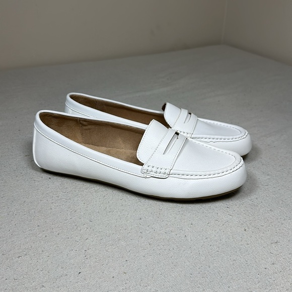 NWOB LifeStride Women's Riviera Loafer, Bright White Faux Leather, Size 9.5 Wide - Picture 5 of 13
